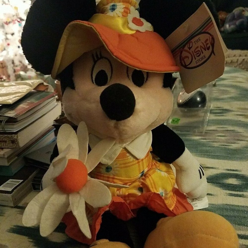 The Disney Store Sunkissed Minnie Mouse Plush Toy New with tags
